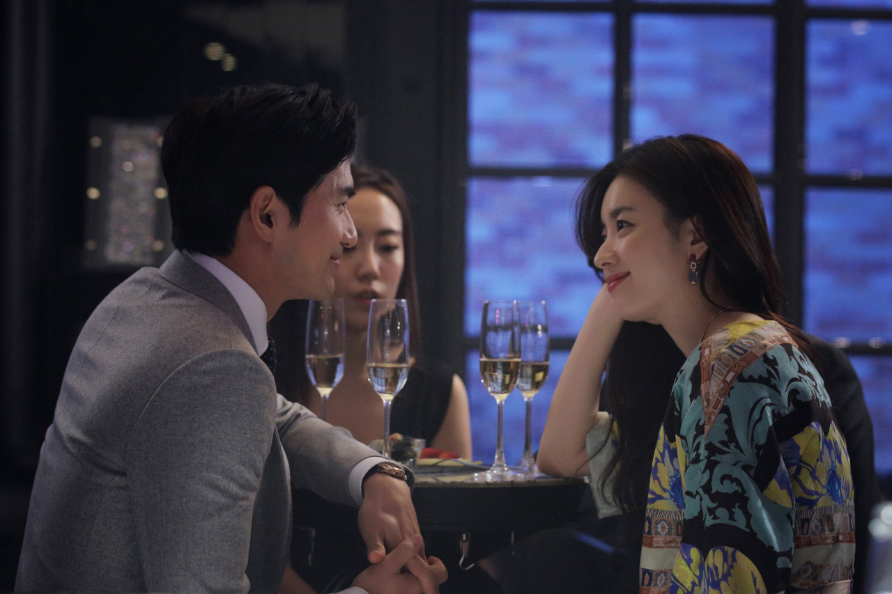 이수의 친구들과 만나는 이진욱의 모습을 한 우진