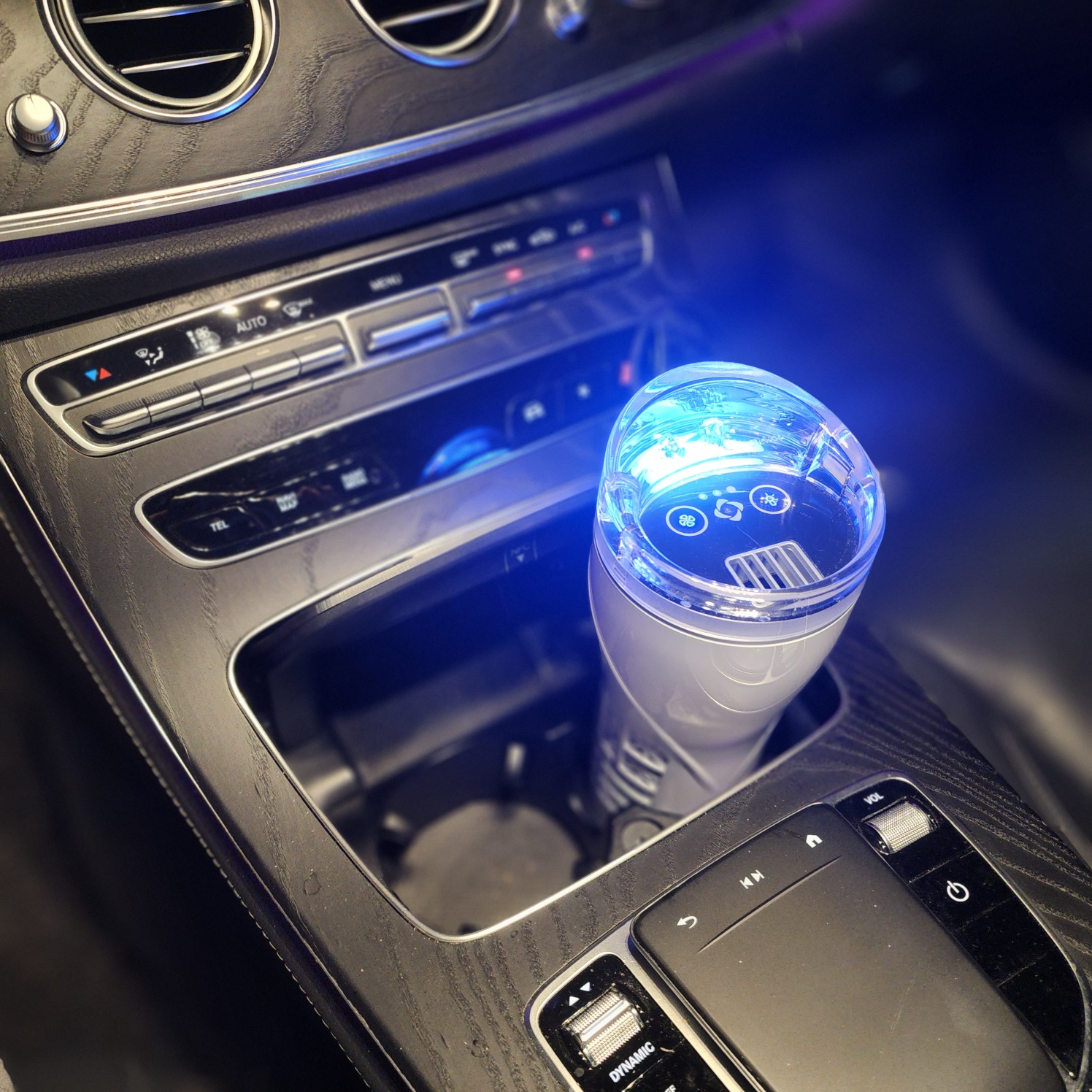 은은한조명이나는차량용공기청정기