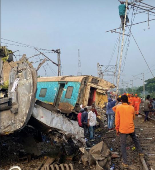 인도 발라소르 최악의 열차 충돌 사고