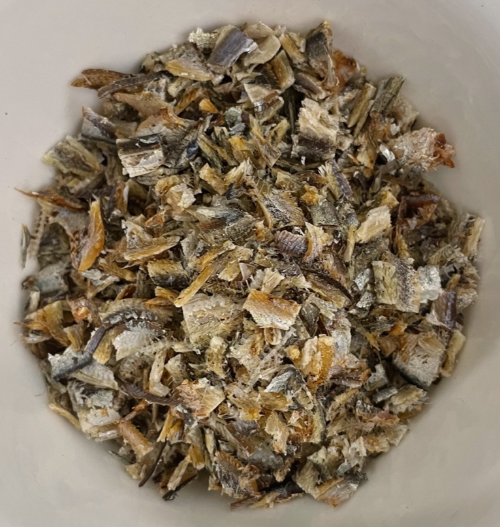 멸치 잘게 자르기