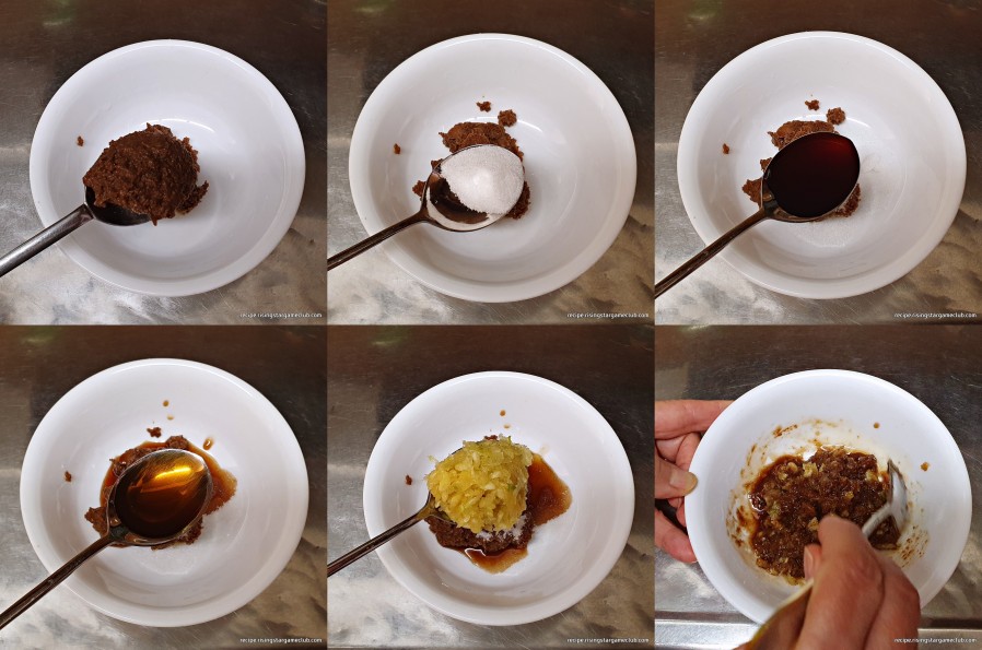 풋고추 된장무침에 들어갈 된장양념을 만들기 위해서 작은 그릇에 된장 2T, 설탕 1/2T, 매실청 1T, 참기름 1T, 다진 마늘 1T을 넣고 잘 섞어 주는 사진