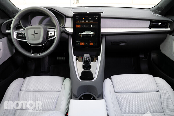 폴스타 2가 여심을 사로잡는 이유