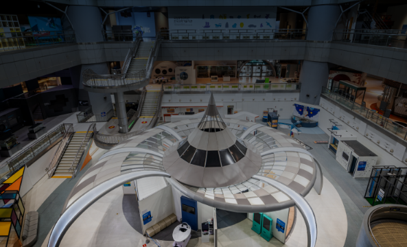 장마철 실내 여행지 추천 TOP5 ☔️ 비 와도 걱정 없이 떠나는 여정!