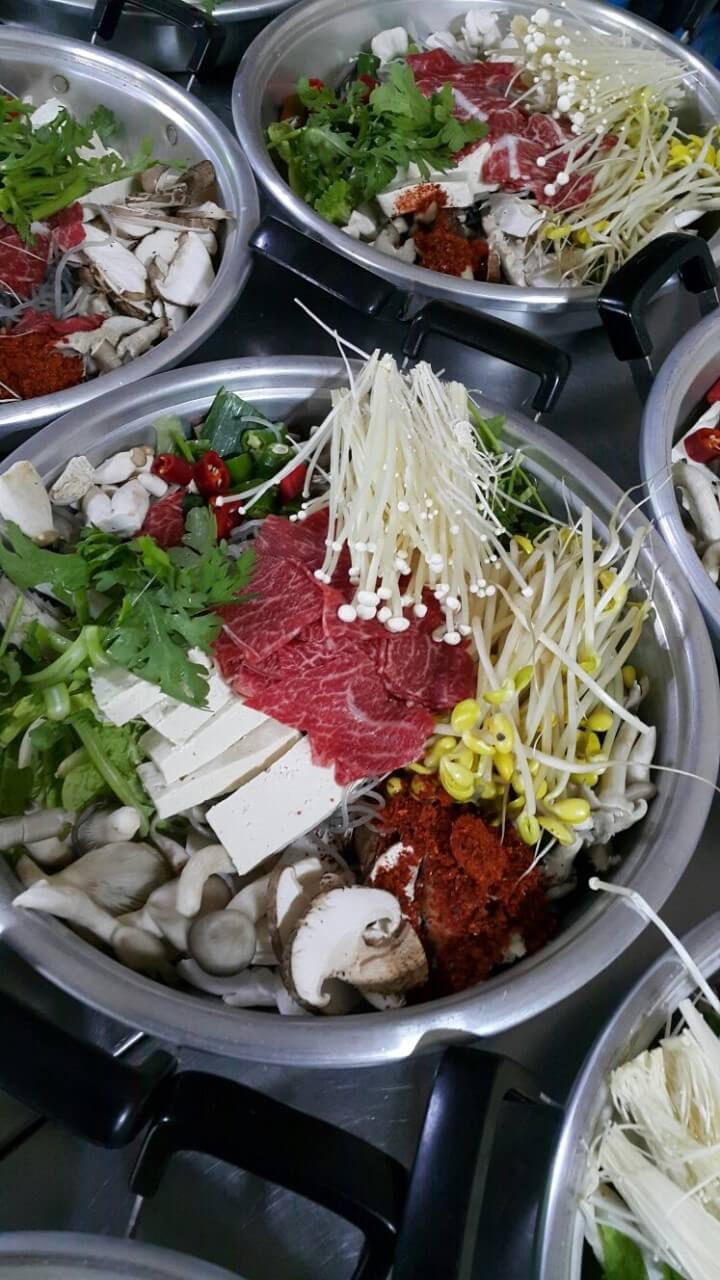 6시내고향 문경맛집 황토성 약돌돼지 족살째개와 능이버섯전골 맛집