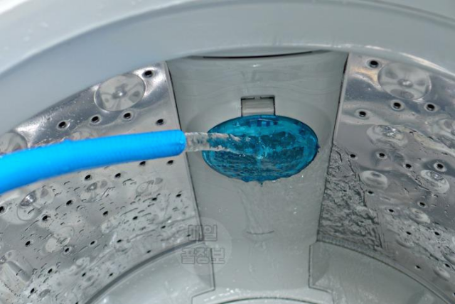 봄맞이 대청소 통돌이 세탁기 세탁조 통세척 하는 방법 베란청소호스