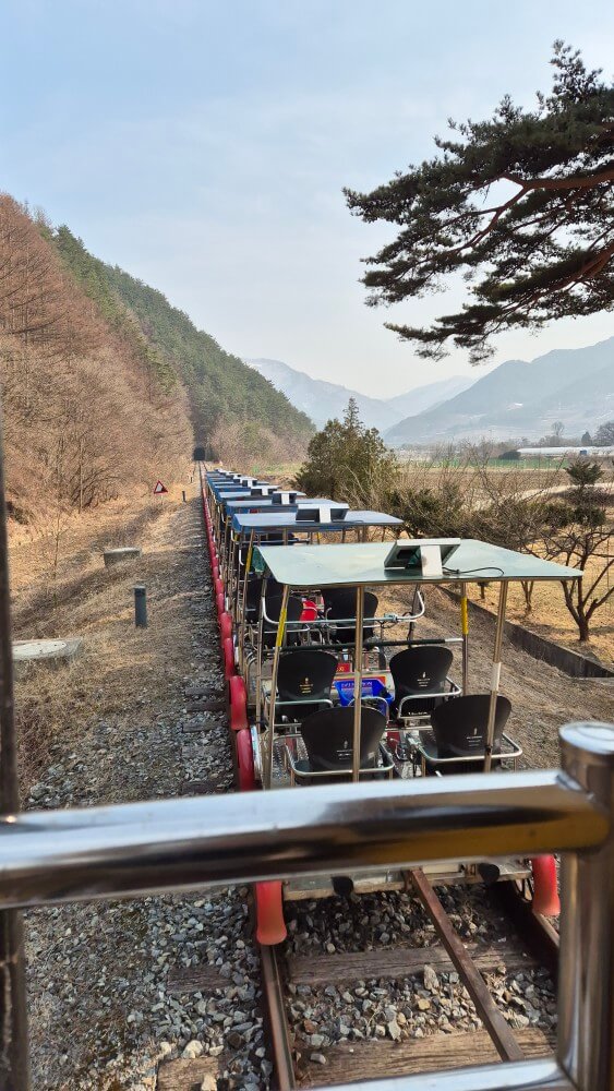 되돌아가는 레일바이크