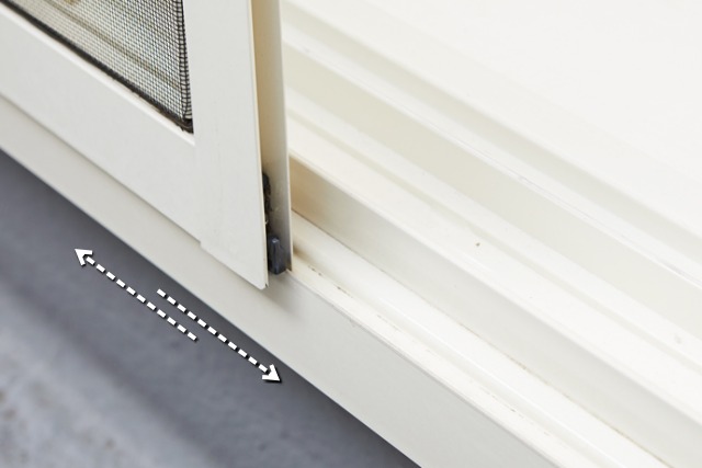 방충망 셀프교체, 구멍난 방충망, 보수테이프, 방충망 잘 열리게 하는법, 팁줌 매일꿀정보