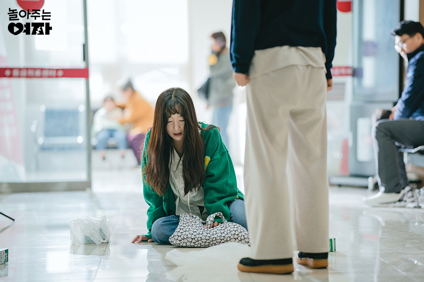 놀아주는 여자 줄거리