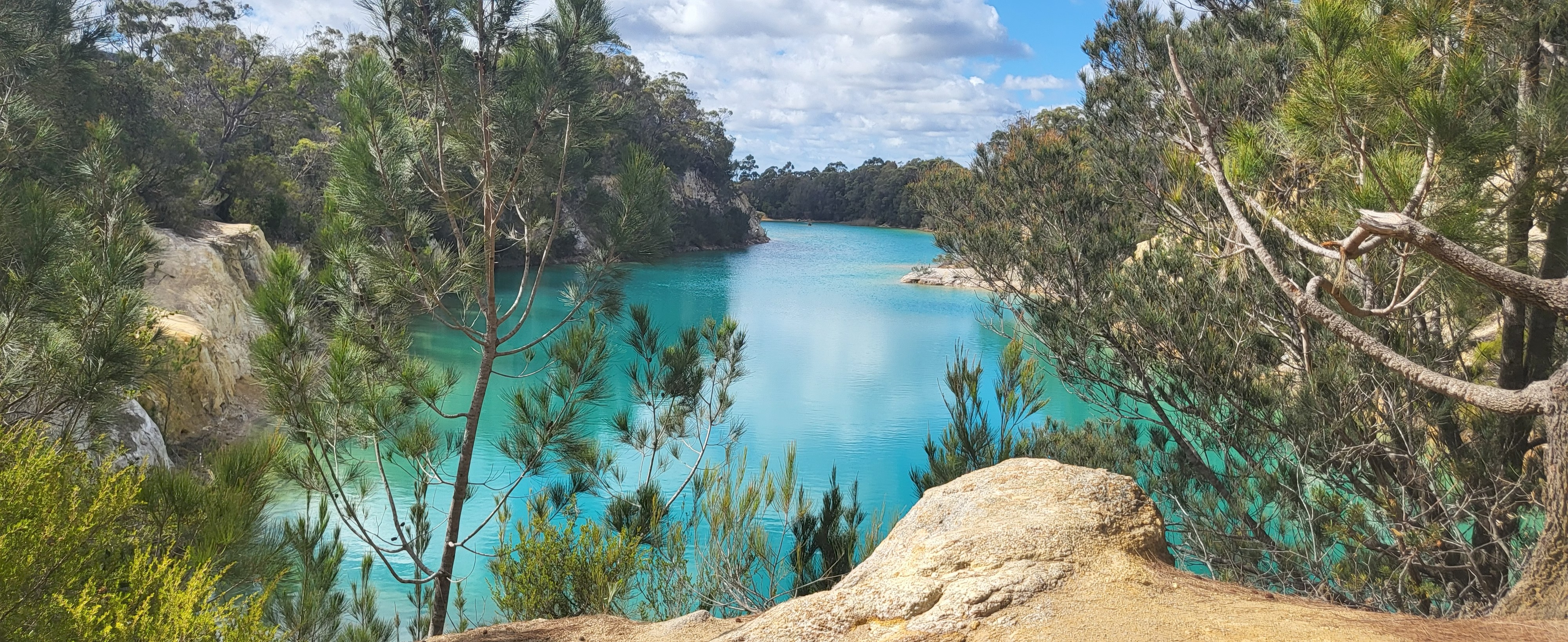 리틀 블루 레이크 (Little Blue Lake)