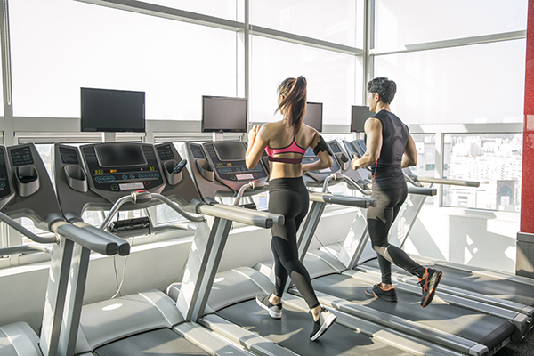 런닝머신 달리는 커플