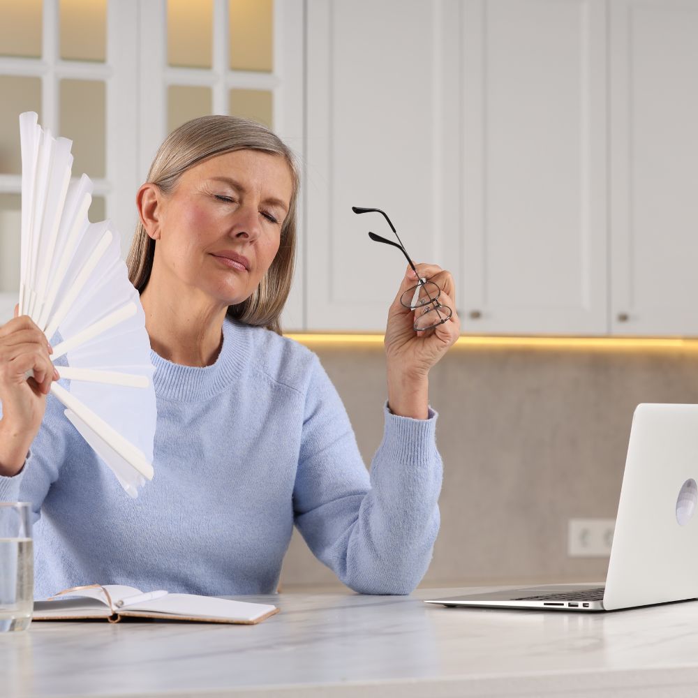 갱년기 여성 이미지