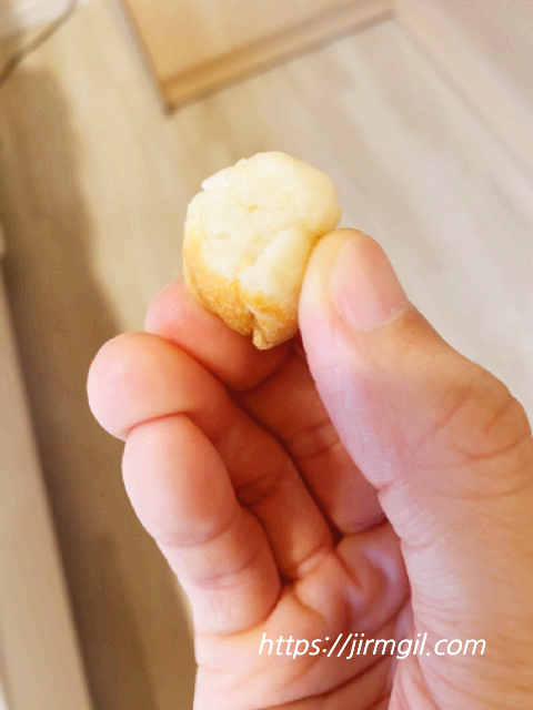 뭉치면_뭉쳐지는_런던_베이글_뮤지엄의_플레인_베이글