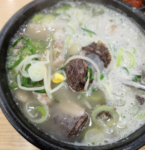 신창손순대국밥 - 맑은 국물의 해장국 끝판왕