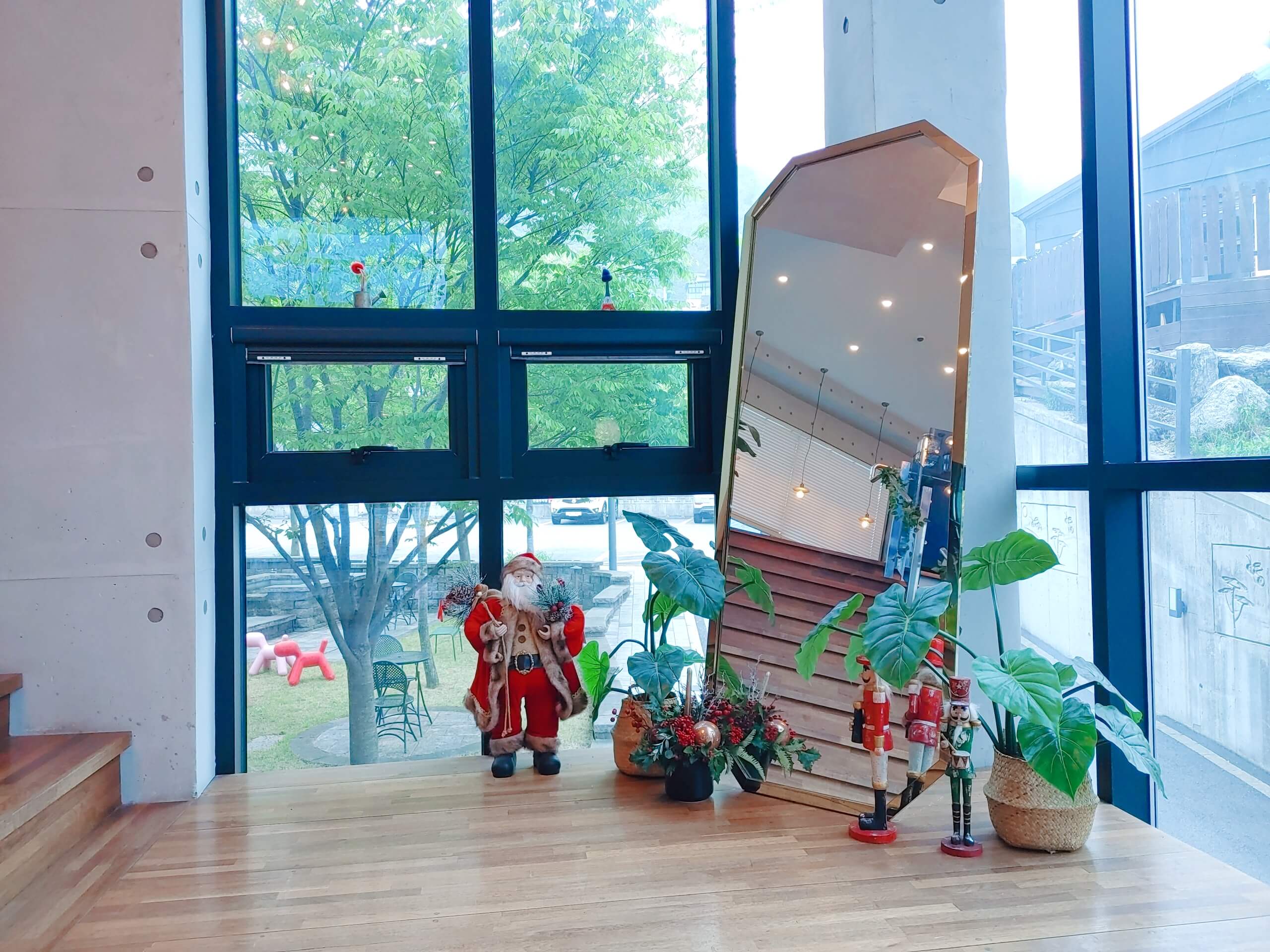 김해_포_레스트_커피_계단_소품