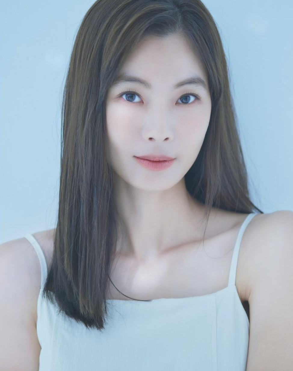 배우 윤소이