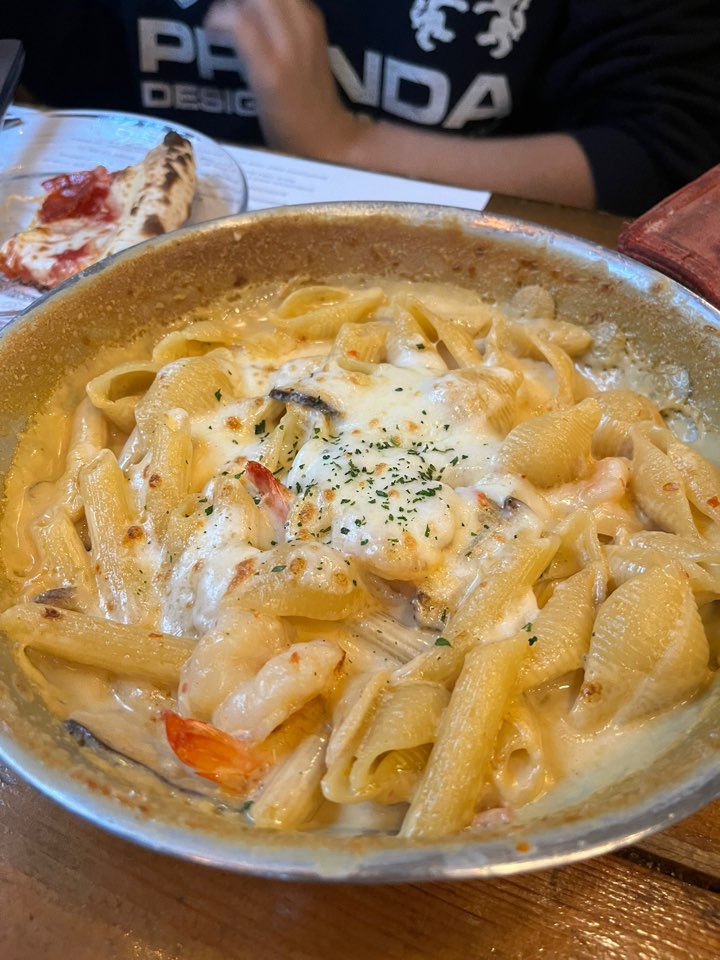 홍대 화덕 피자 감베리크레마펜네 PASTA