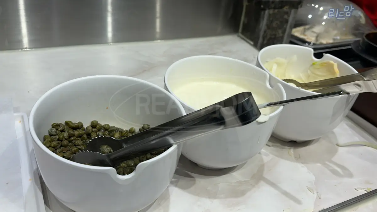 애슐리퀸즈-롯데몰-은평점-디너-연어소스