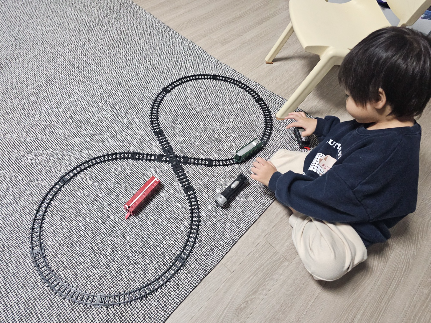 건전지로 움직이는 레일 기관차