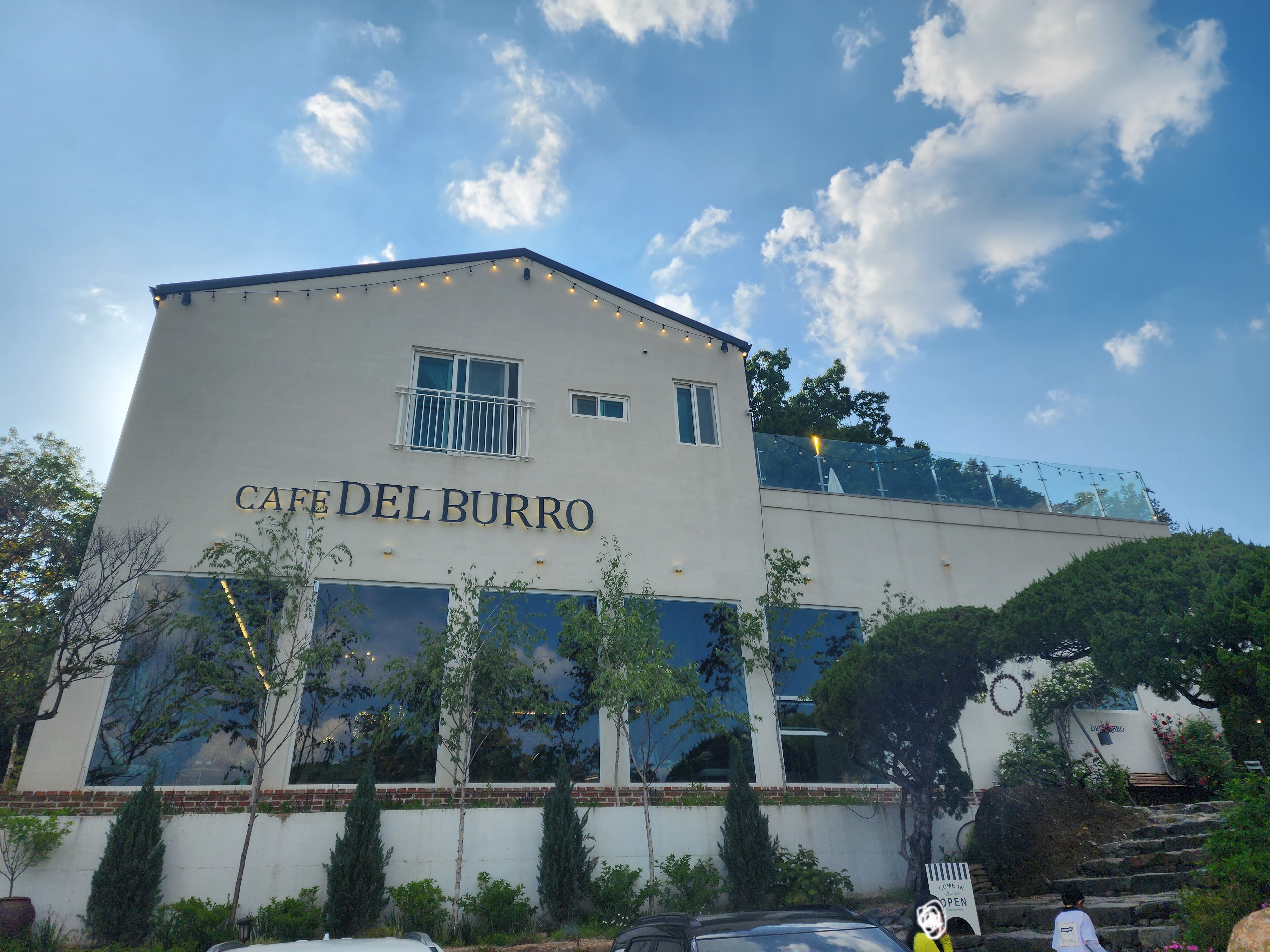 델버로 카페 외관