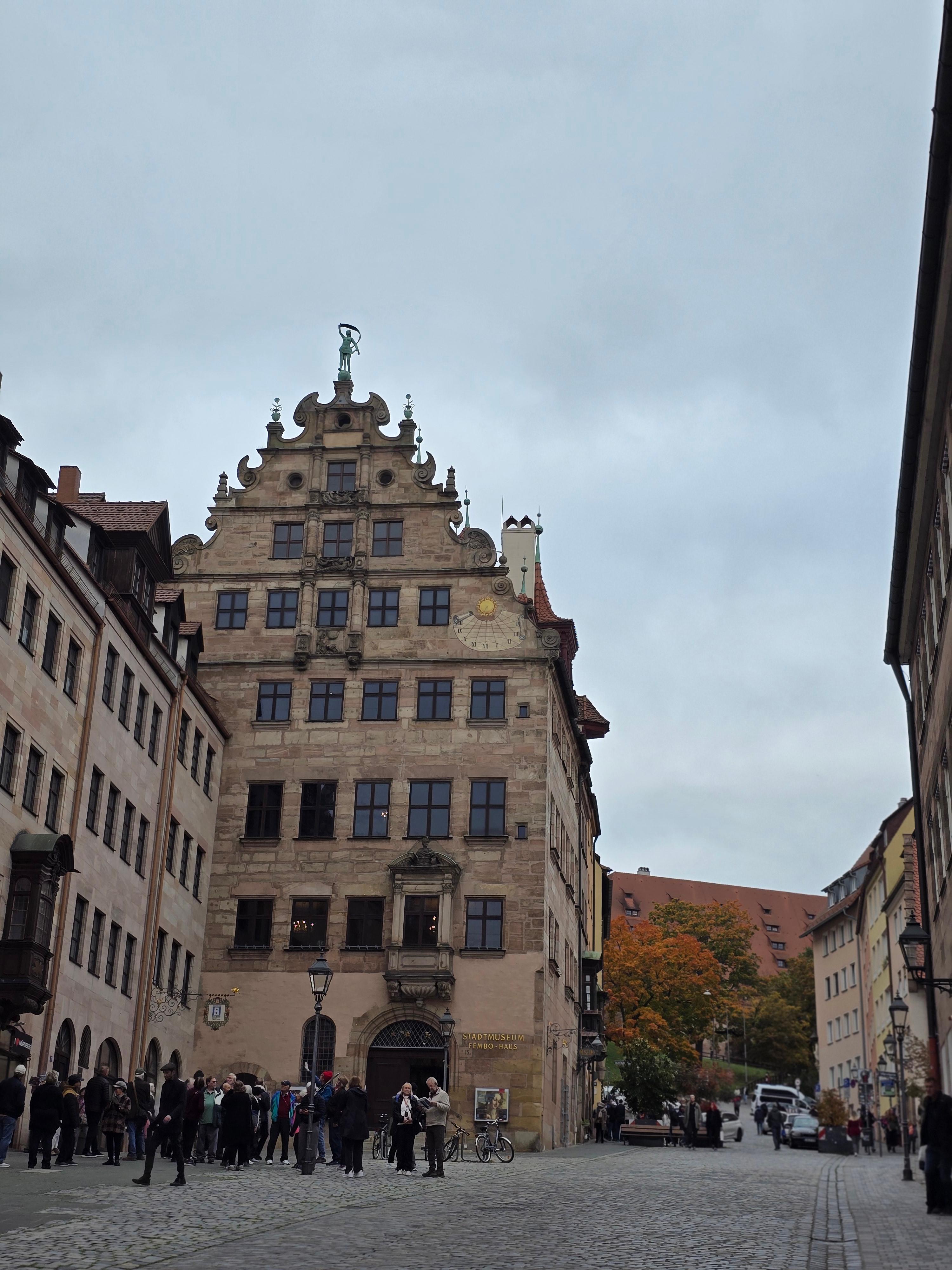 뉘른베르크 성으로 가는 길에 건축물