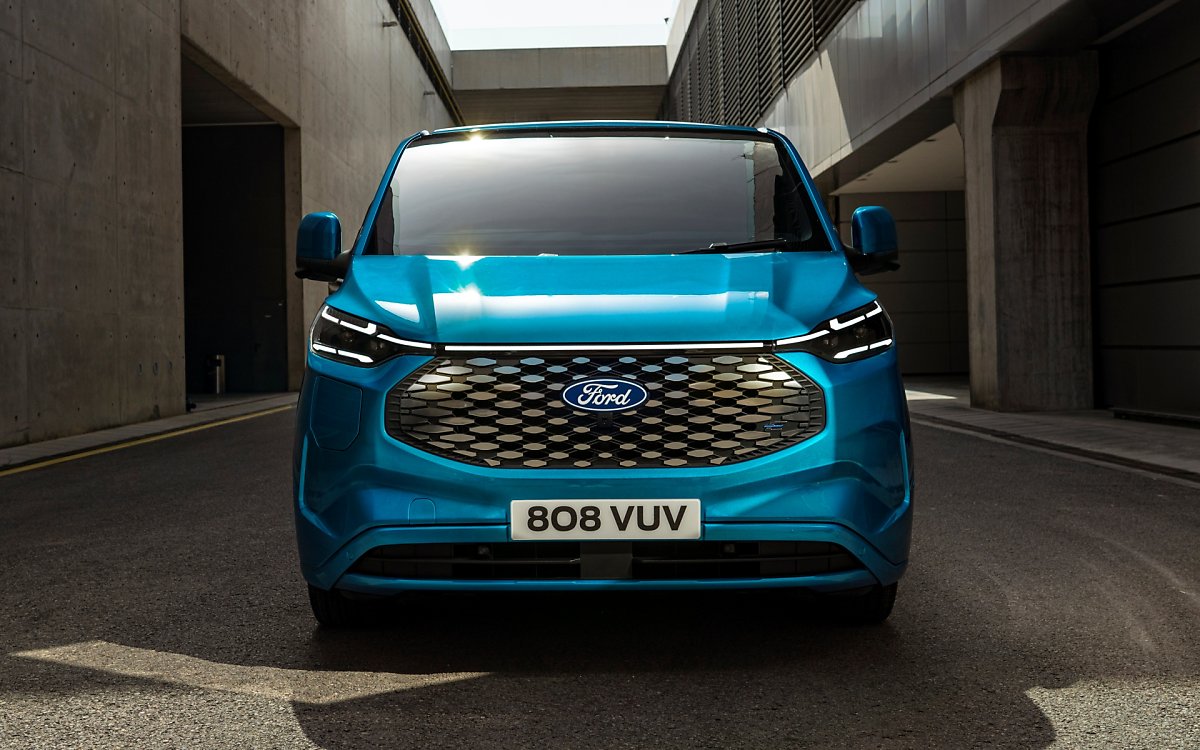 포드 E-트랜짓 커스텀 에디션