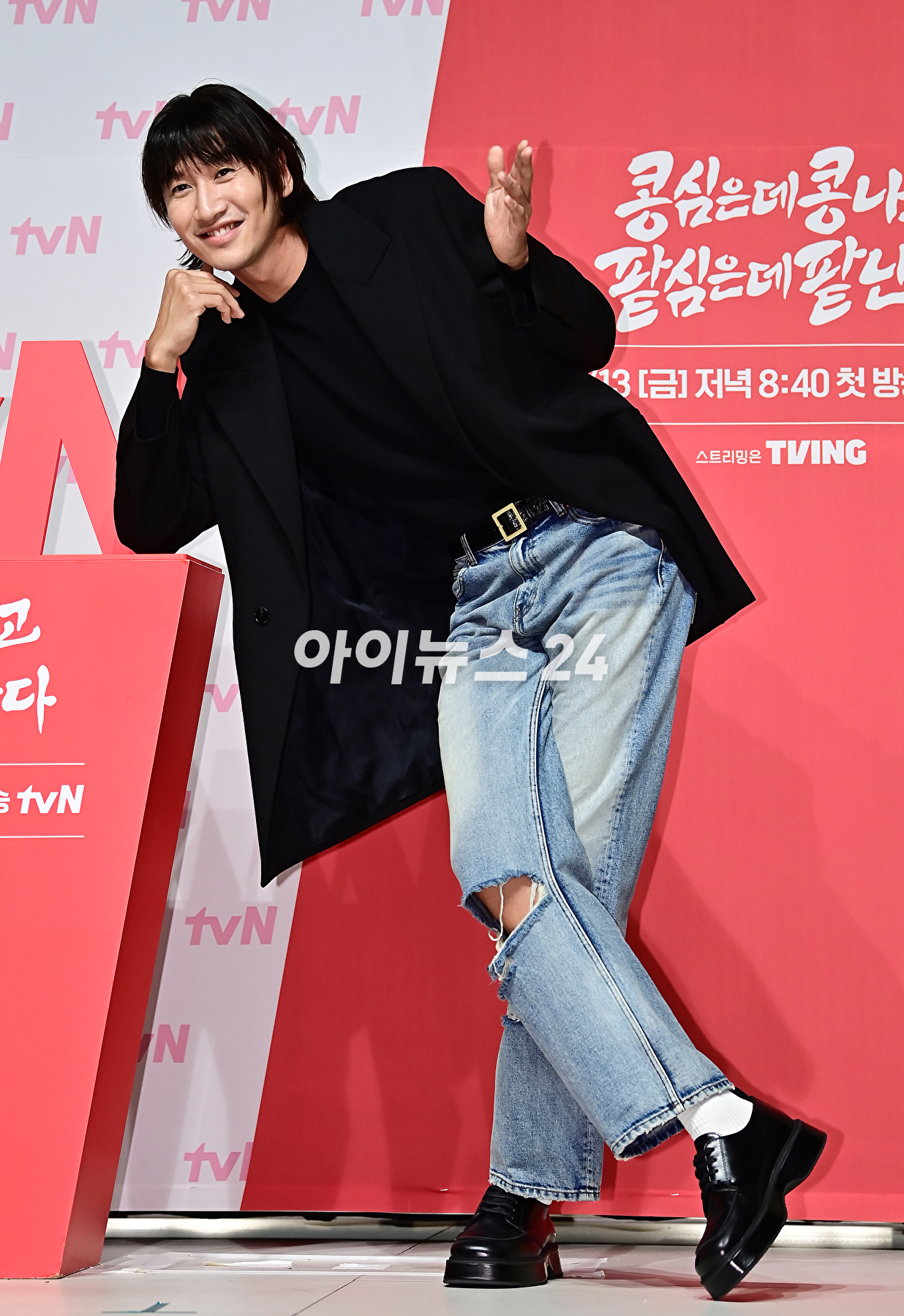 배우 이광수가 11일 오후 서울 강남구 엘리에나 호텔에서 열린 tvN '콩 심은 데 콩 나고 팥 심은 데 팥 난다' 제작발표회에서 포토타임을 갖고 있다. [사진=곽영래 기자]