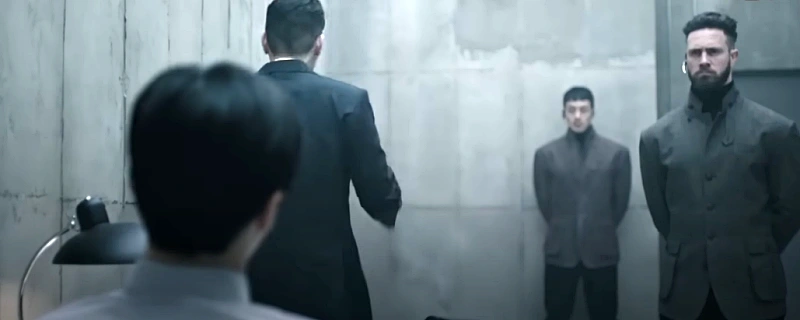 폭군에서 악어1 역을 맡은 저스틴 하비