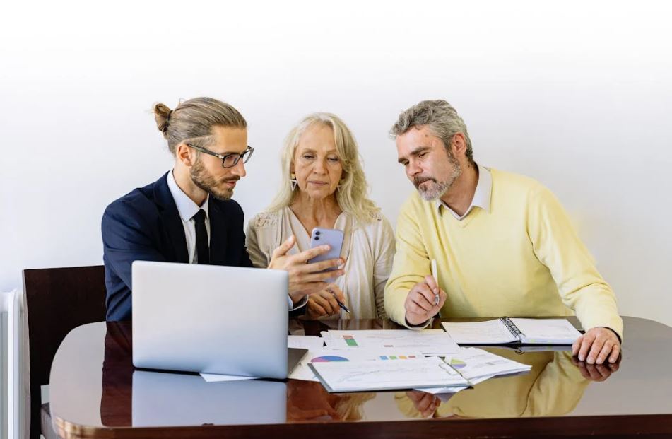 정부와 민간지원사업의 비교분석