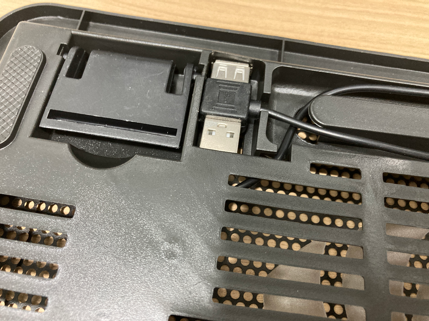 쿨러와 USB메모리를 동시에 사용할 수 있는 편리함