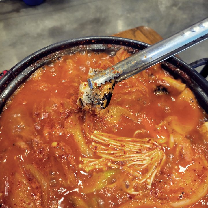 익어가는 꽁치김치찌개
