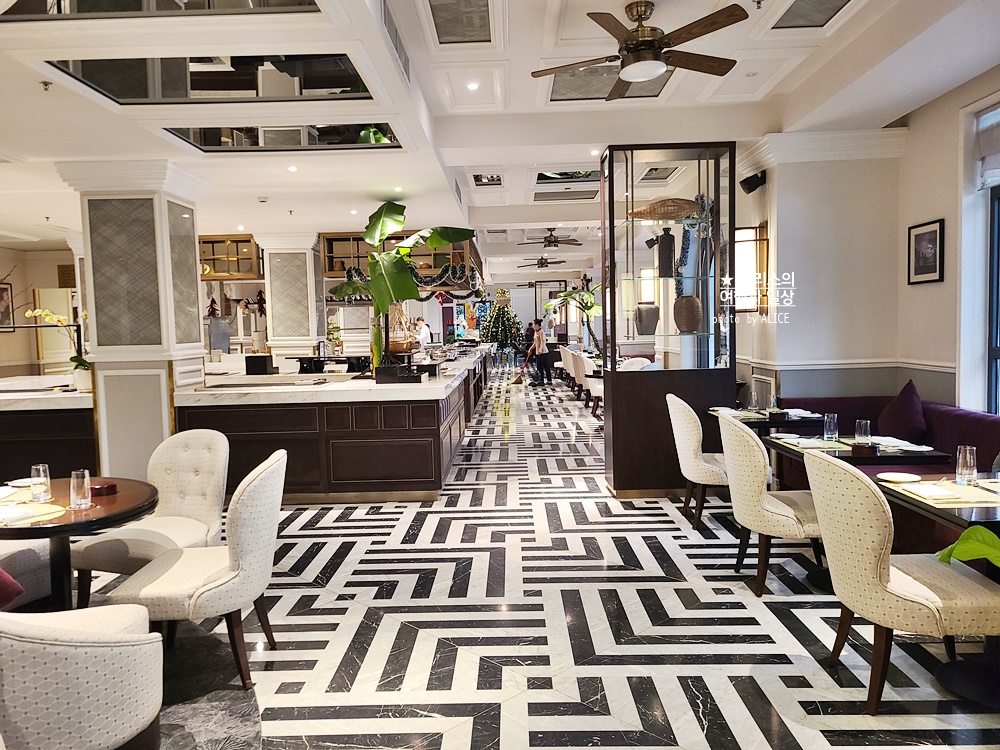 로열 호이안 엠갤러리 호텔 조식 후기 파이포 카페