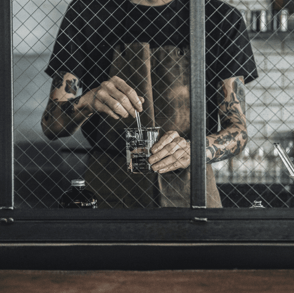 르라보-직원-리필-서비스