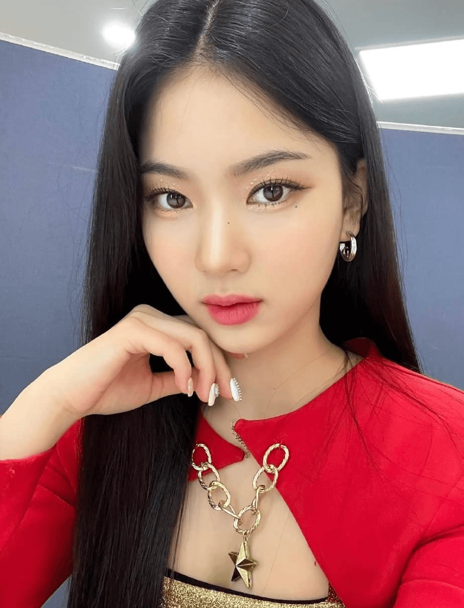 빨간옷-입은-아이사