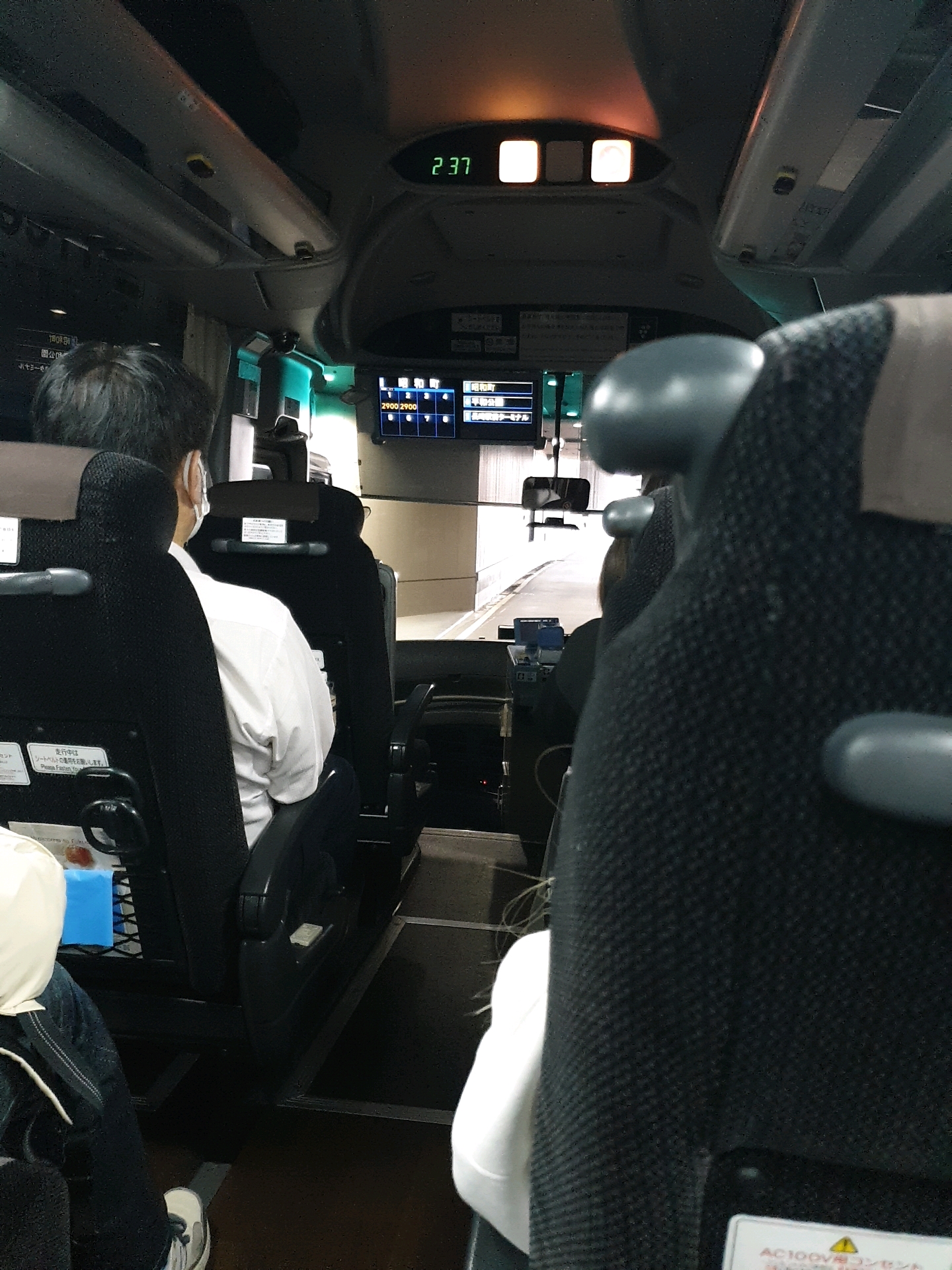 후쿠오카에서 나가사키 가는 버스내부