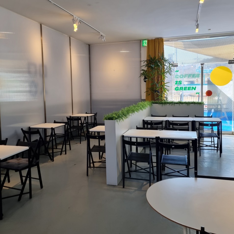 므므흐스 버거 매장 내부