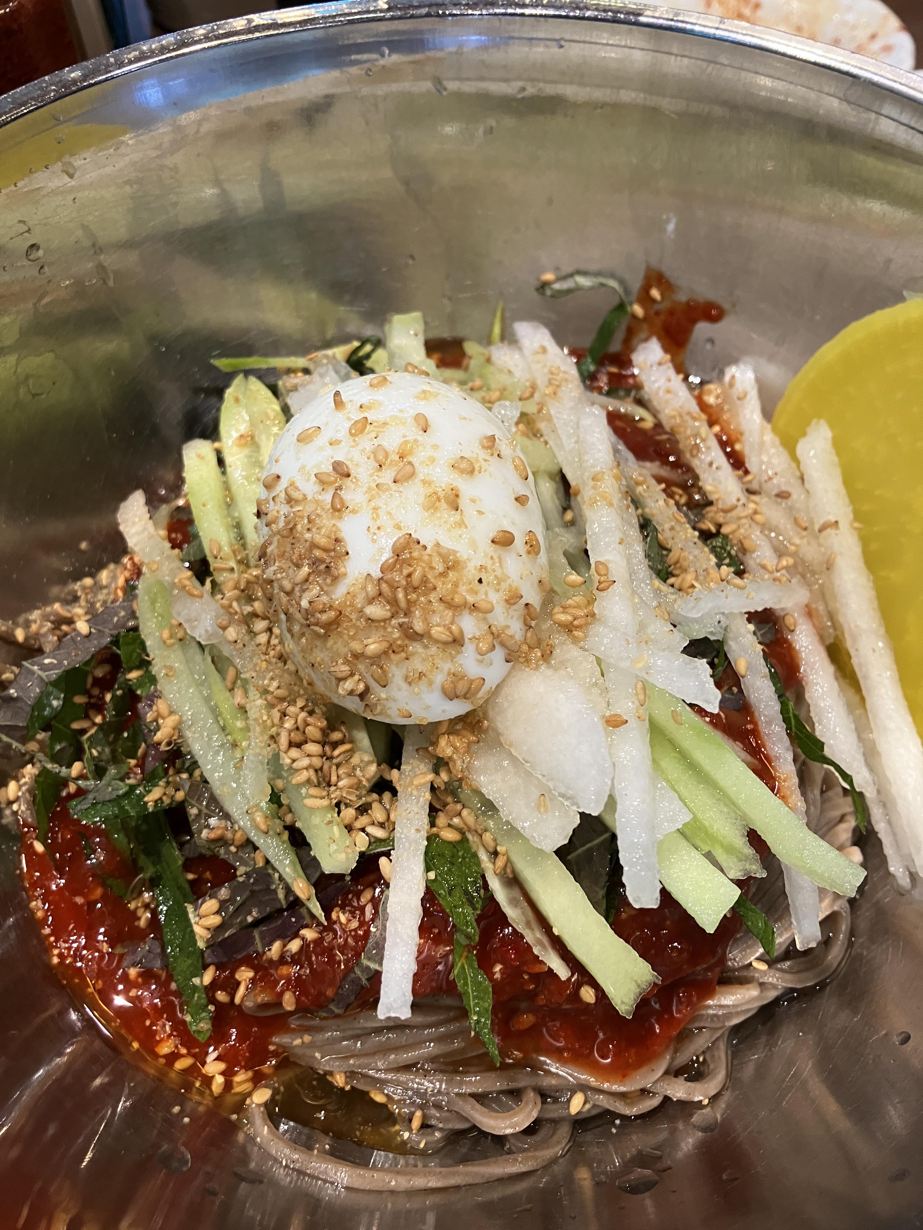 청실홍실 비빔모밀국수