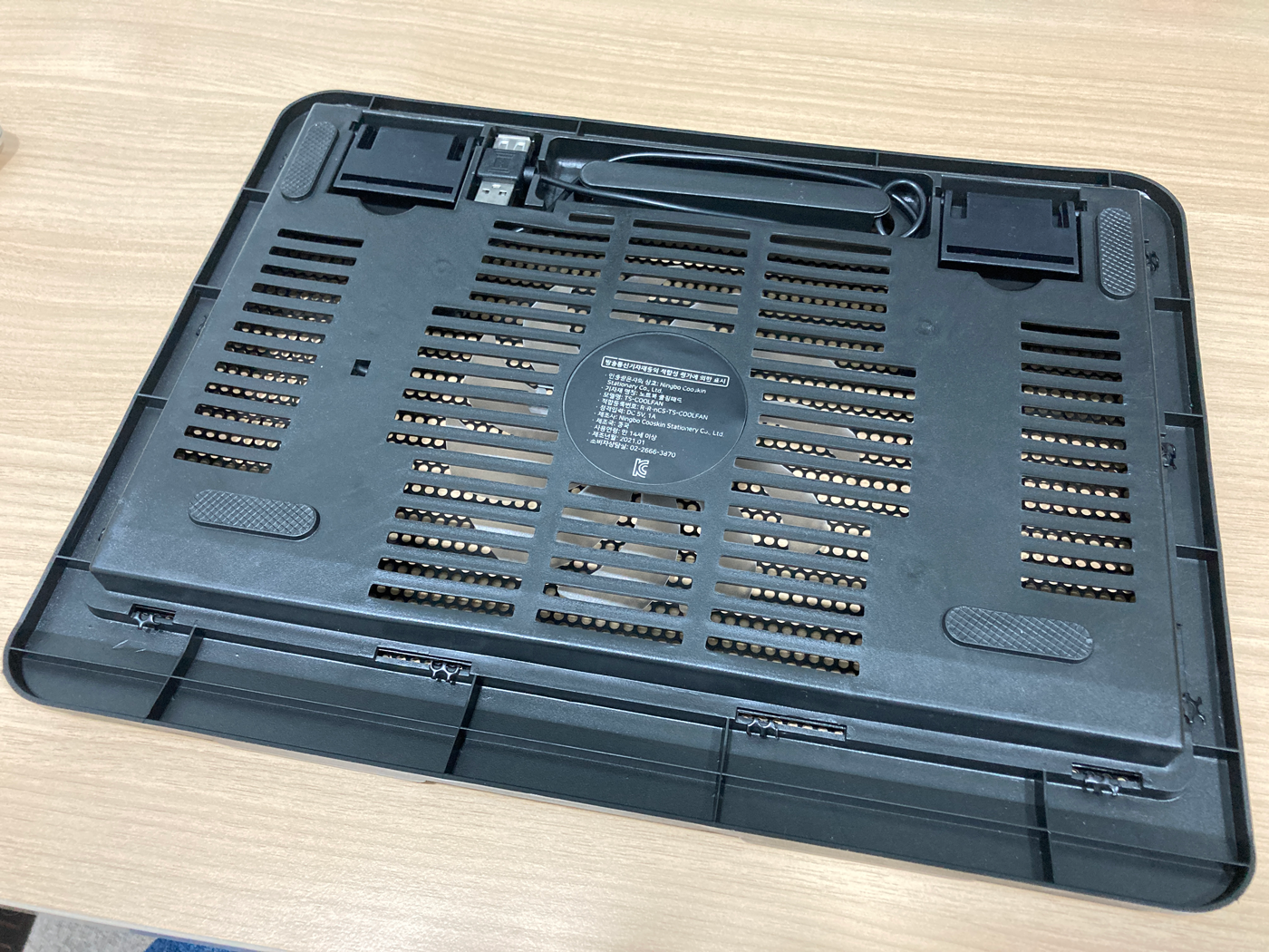 쿨링팬 바닥면. 별거 없다.