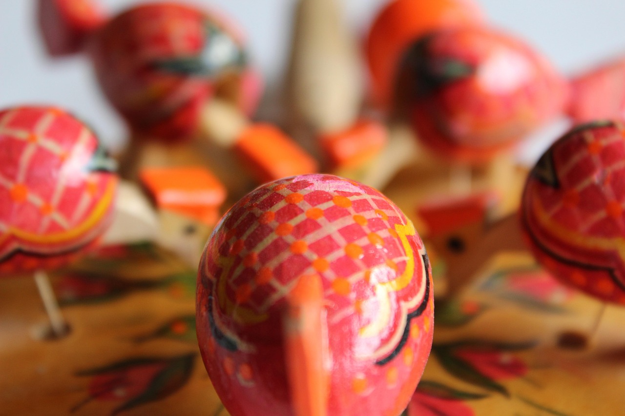 금이 간 도자기를 이어 붙이는 동네 도자기 수리 장인의 하루