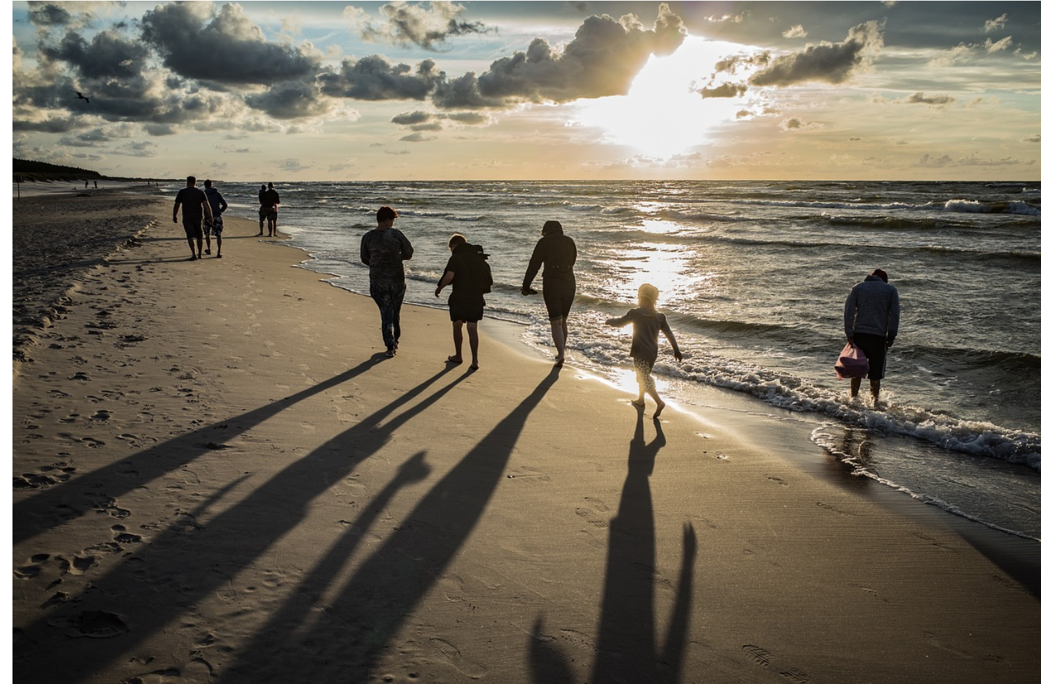 가족들의 해변 나들이