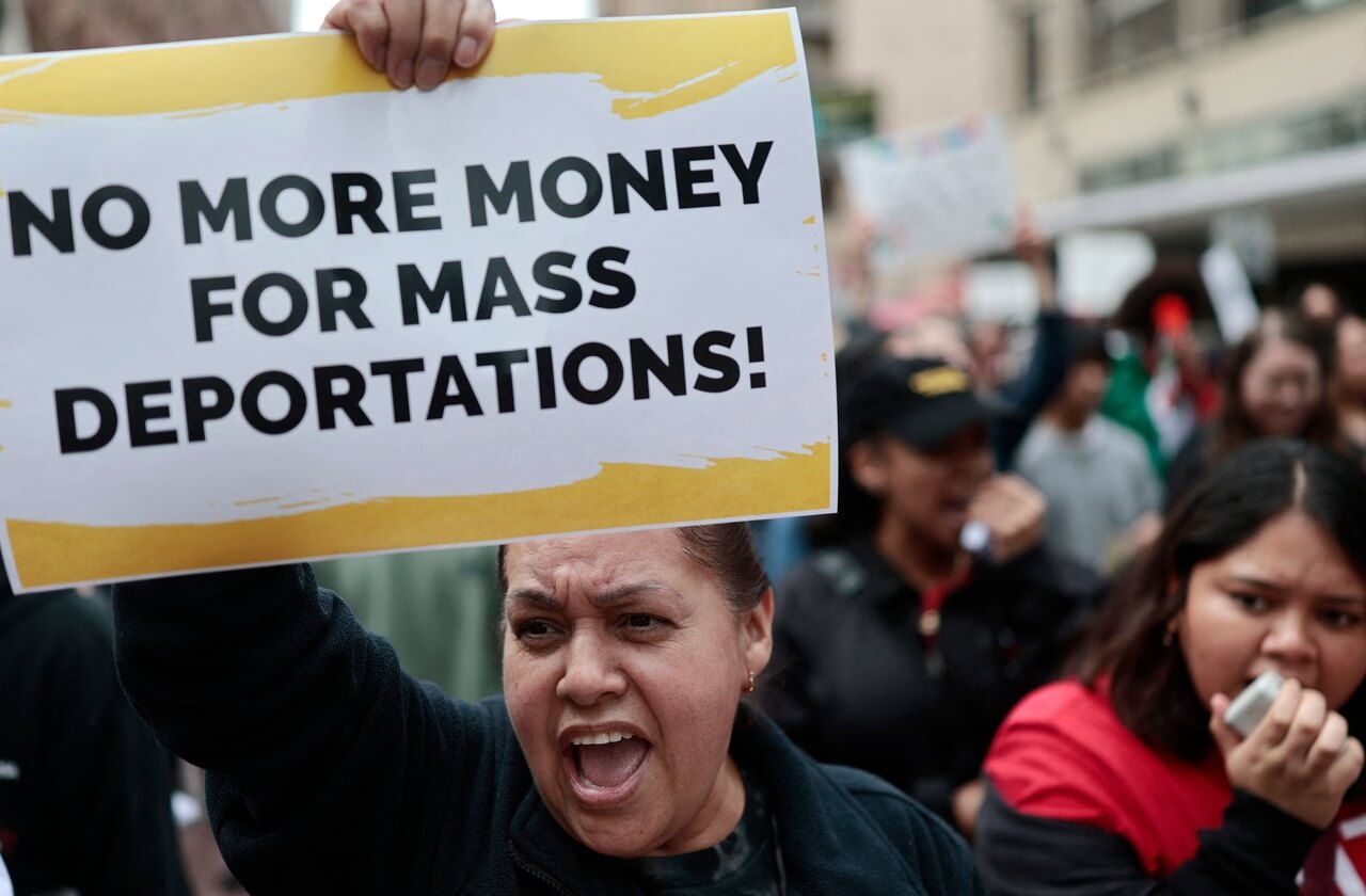 문신만으로 갱단원? 베네수엘라 추방 작전에 쏟아진 의혹과 반박