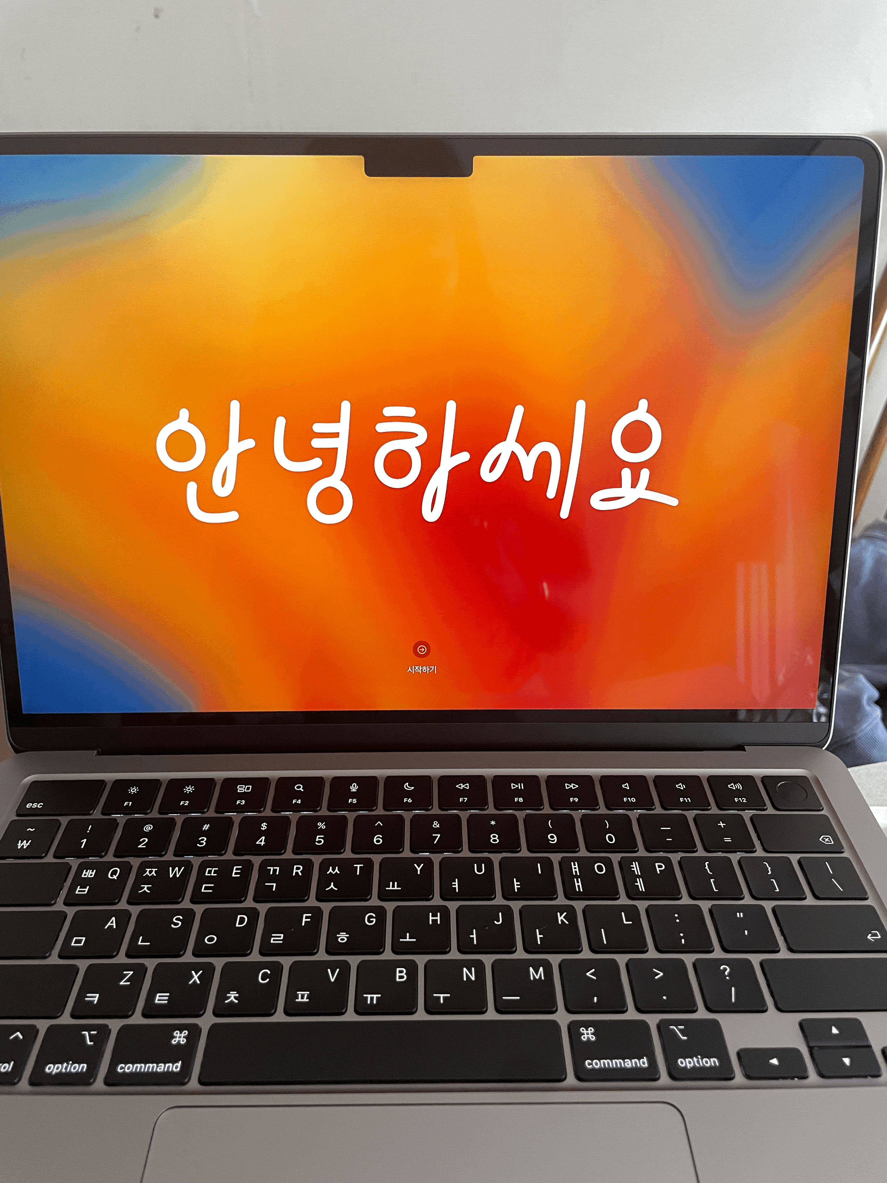 맥북 m2 디스플레이 화면