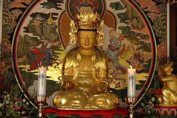 범어사 목조관음보살좌상