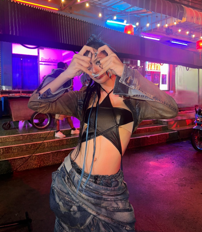 리사 보상 태국 락스타 뮤직비디오