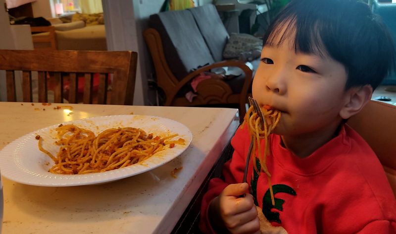 다음날 아침 또먹어도 잘먹는 쿠웅이