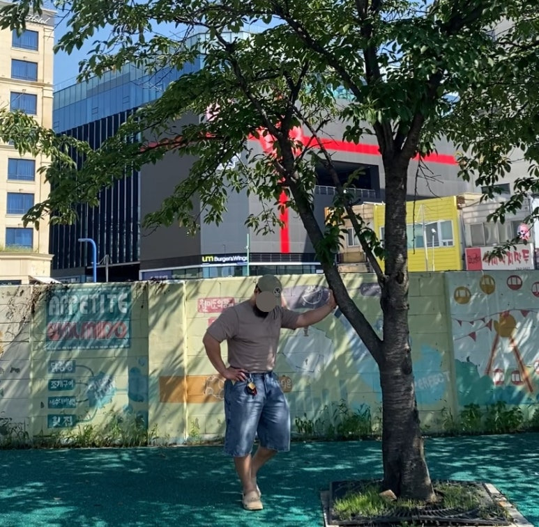 데일리룩(2025. 7. 24.)폴로랄프로렌 더블알엘 가먼트다잉 트윌볼캡, 칼하트 포켓티 반팔 K87, 디미트리블랙 바이오워싱 버뮤다데님 하프팬츠, 크록스 클래식 올터레인 베이지