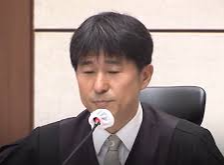 룸 접대 제보자 20여 차례 접대 주장