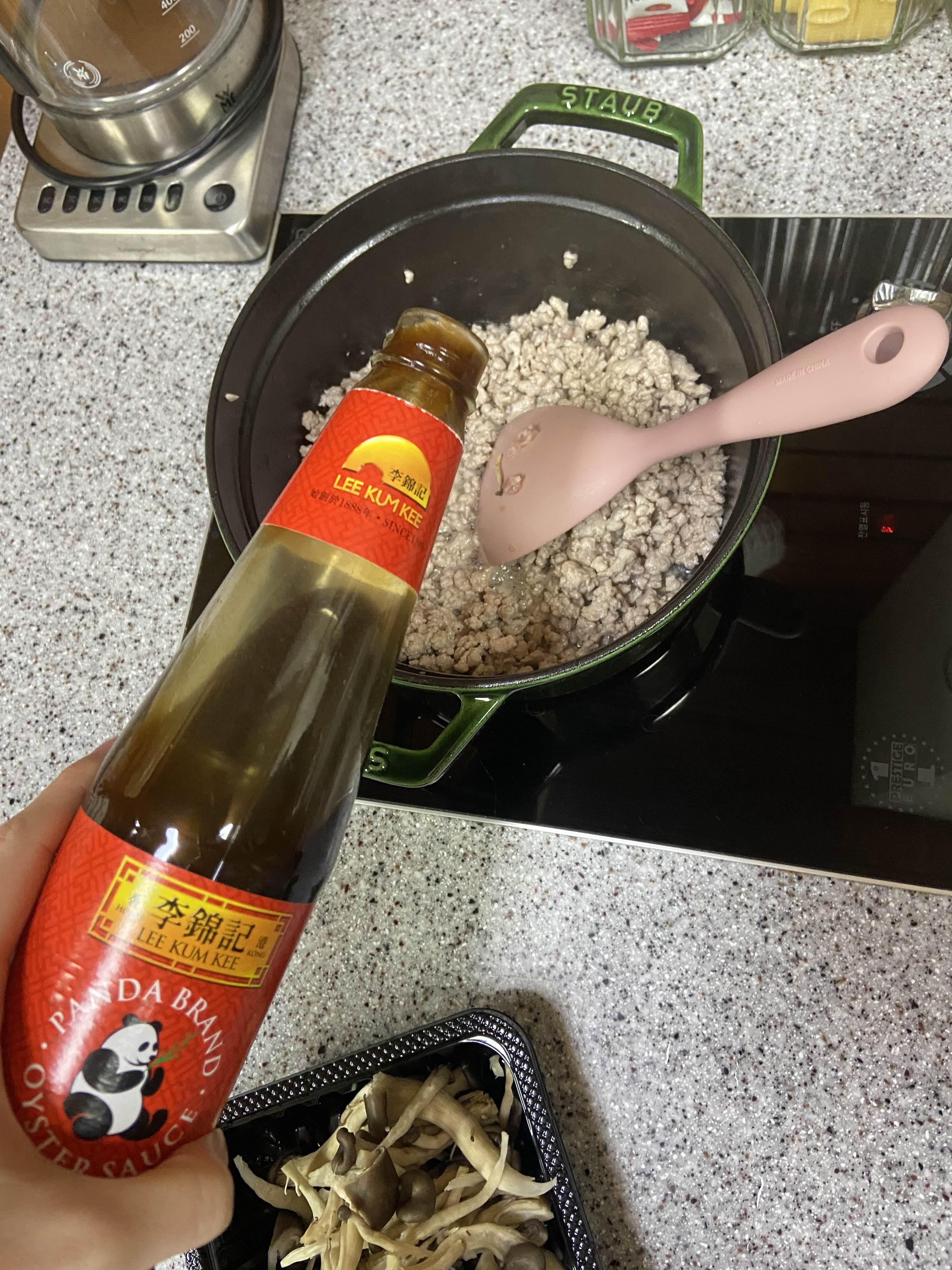 버섯고기소보로 솥밥