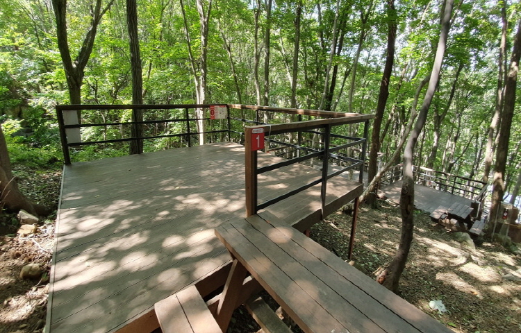 거제 자연휴양림 야영데크