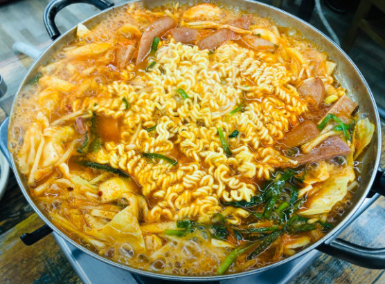 핸썸즈 남영동 부대찌개 모듬스테이크 맛집