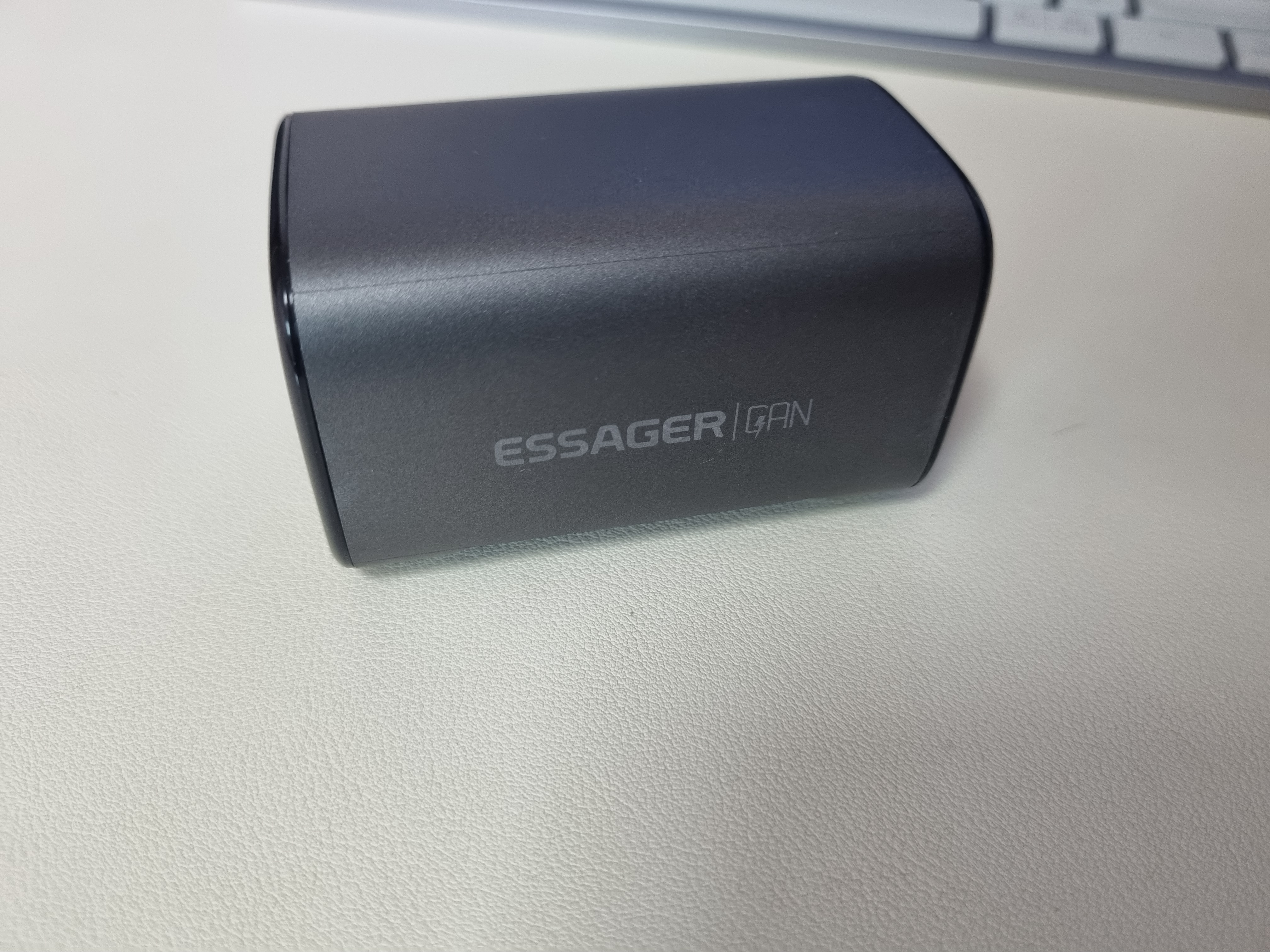 67W PD 충전기 전체 모습